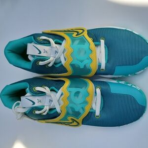 Nike Blue and Yellow Dynamic Sneakers